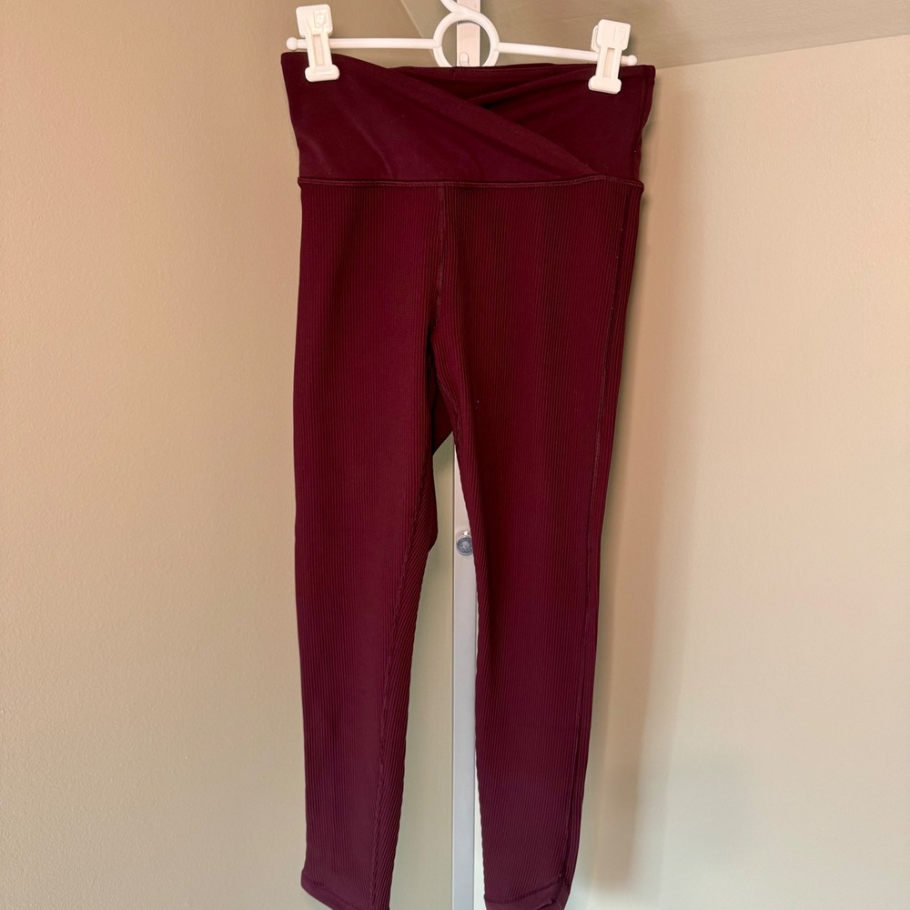 Athleta Elation Crossover Rib 7/8 Tight Burgundy Maroon High Rise Leggings Small